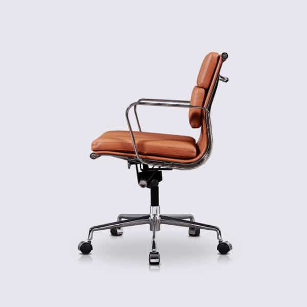 chaise de bureau design ergonomique confortable design cuir cognac camel replica eames soft pad ea217 a roulette
