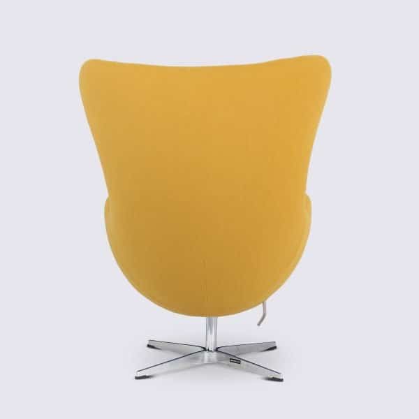 fauteuil egg jacobsen design pivotant en cachemire jaune replica egg chair arne jacobsen