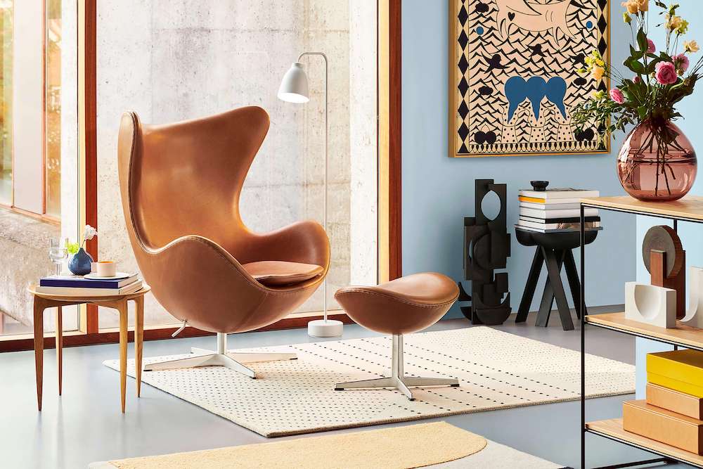 fauteuil egg sur pied design moderne pivotant oeuf cuir cognac camel imitation fauteuil arne jacobsen egg chair ottoman