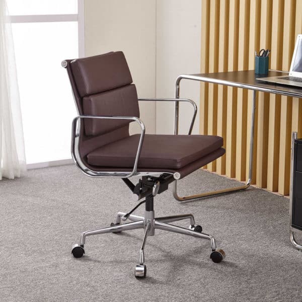 chaise de bureau design ergonomique confortable dossier bas design cuir marron chocolat copie eames soft pad ea217 a roulette