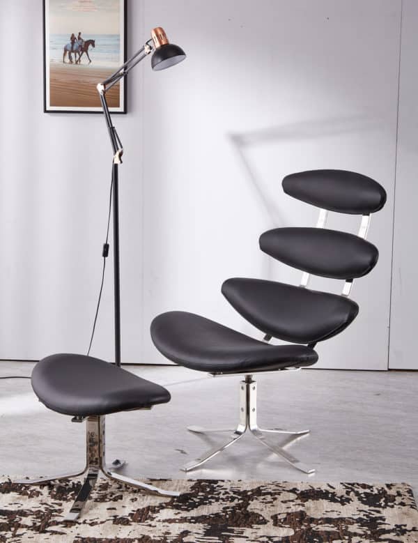 copie chaise corona poul volther ej5 fauteuil lounge avec ottoman en cuir noir dans un salon